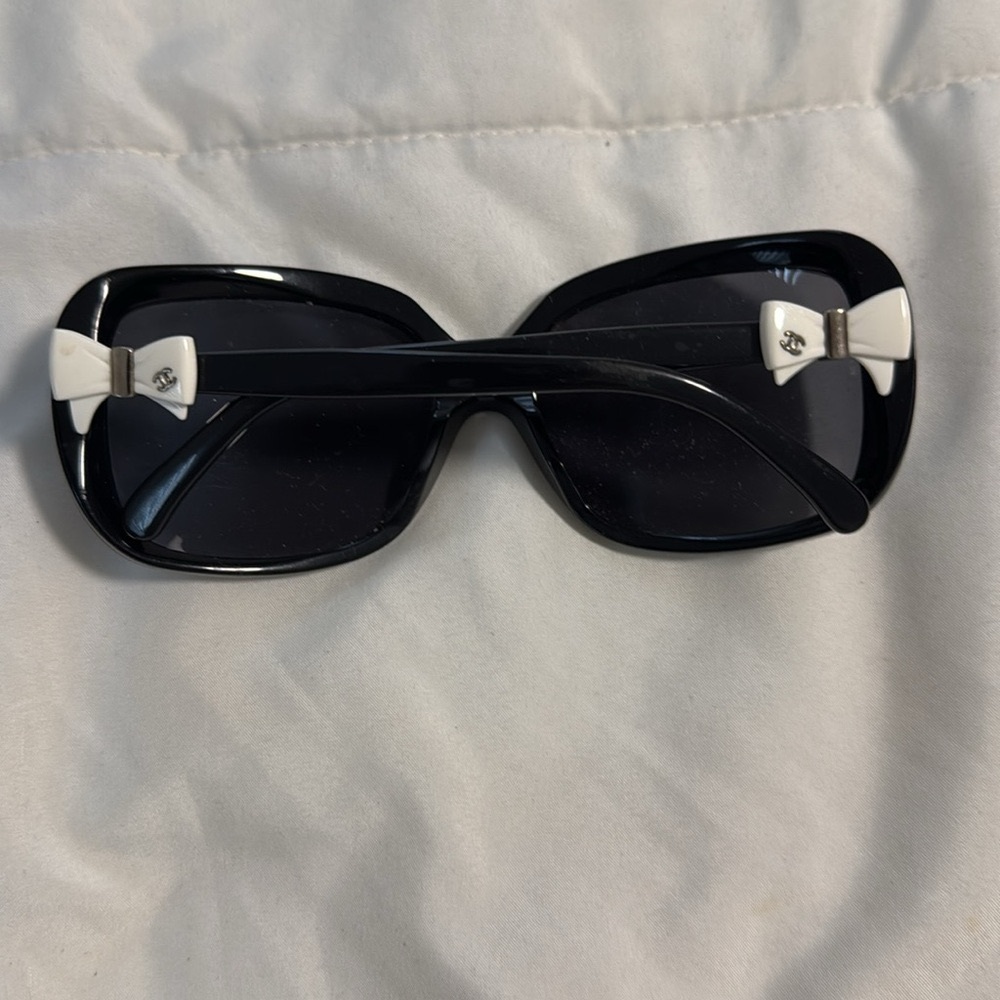 Authentic CHANEL Black Ribbon CC Logo Bows Sunglasses